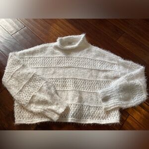 Arizona Jean White Fluffy Chunky Crop Sweater Small